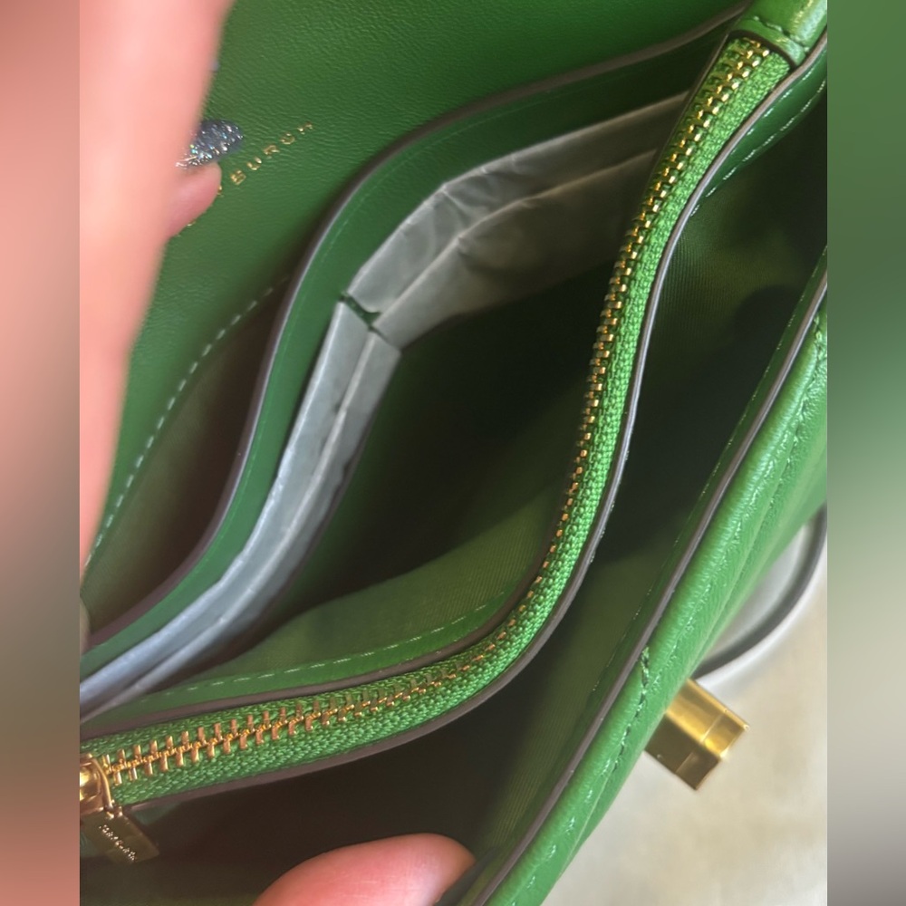 Tory Burch Green Quilted Crossbody with White Trim and Gold Logo - Picture 8 of 15
